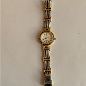 Women’s fashion watch (needs battery)